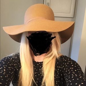 Floppy hat: summer or winter!